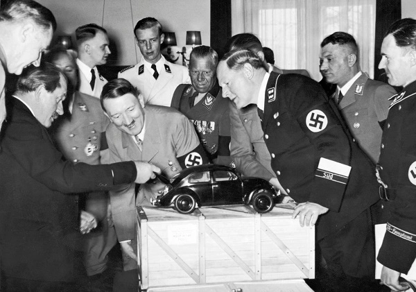 Adolf Hitler i Ferdinand Porsche