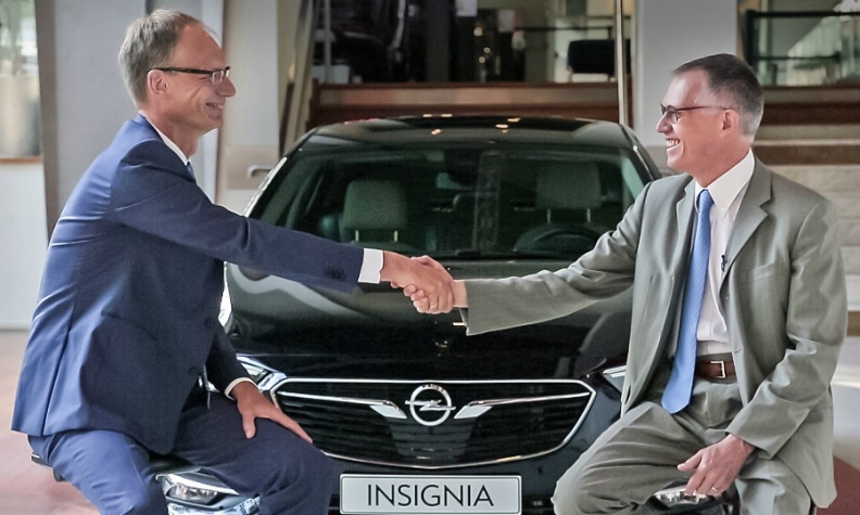Generalni direktor Opela Michael Lohscheller i glavni izvršni direktor PSA grupe Carlos Tavares