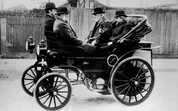 Automobil s remenskim pogonom Gottlieba Daimlera, 1895