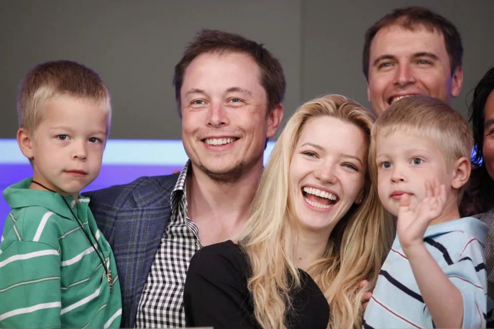 Elon Musk s bivšom suprugom Talulah Riley i svojim sinovima blizancima
