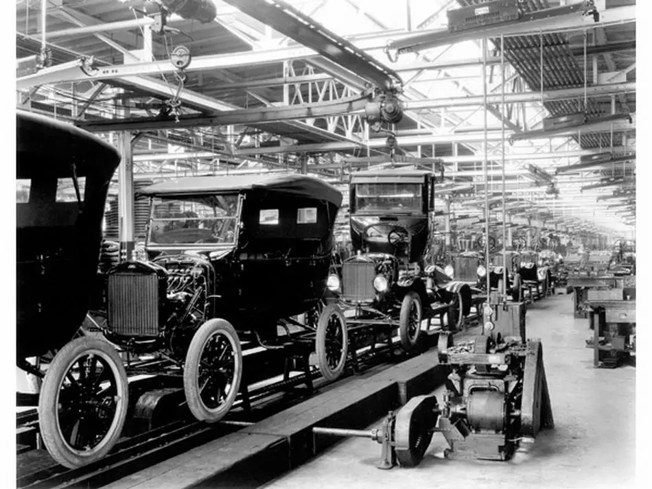 Prva pokretna proizvodna traka Ford 1913